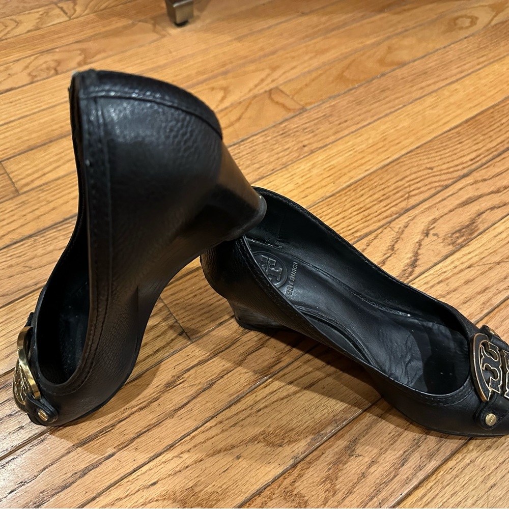 Tory Burch Peep Toe Pumps, size 8.5